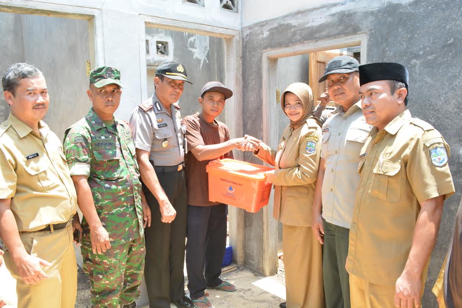 Wali Kota Banjar Tinjau Korban Kebakaran dan Rumah Ambruk di Kecamatan Banjar